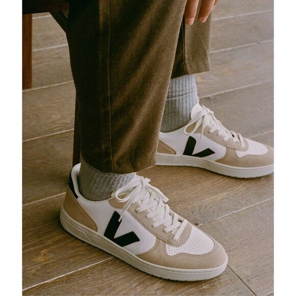Nearly NEW VEJA V-10 LEATHER WHITE BLACK SAHARA, Sz 10 $170 - Picture 1 of 10